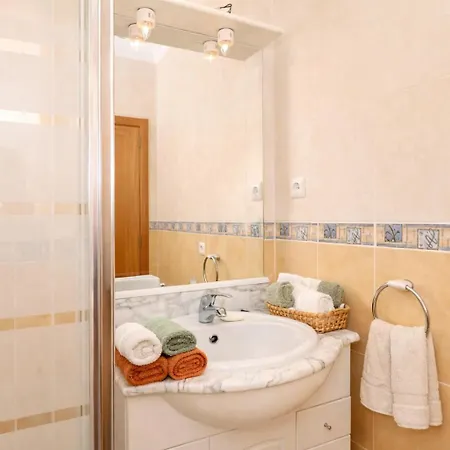 Casa Da 5 - St 2 Bedrooms , Amazing Sea View , Pool , Wifi